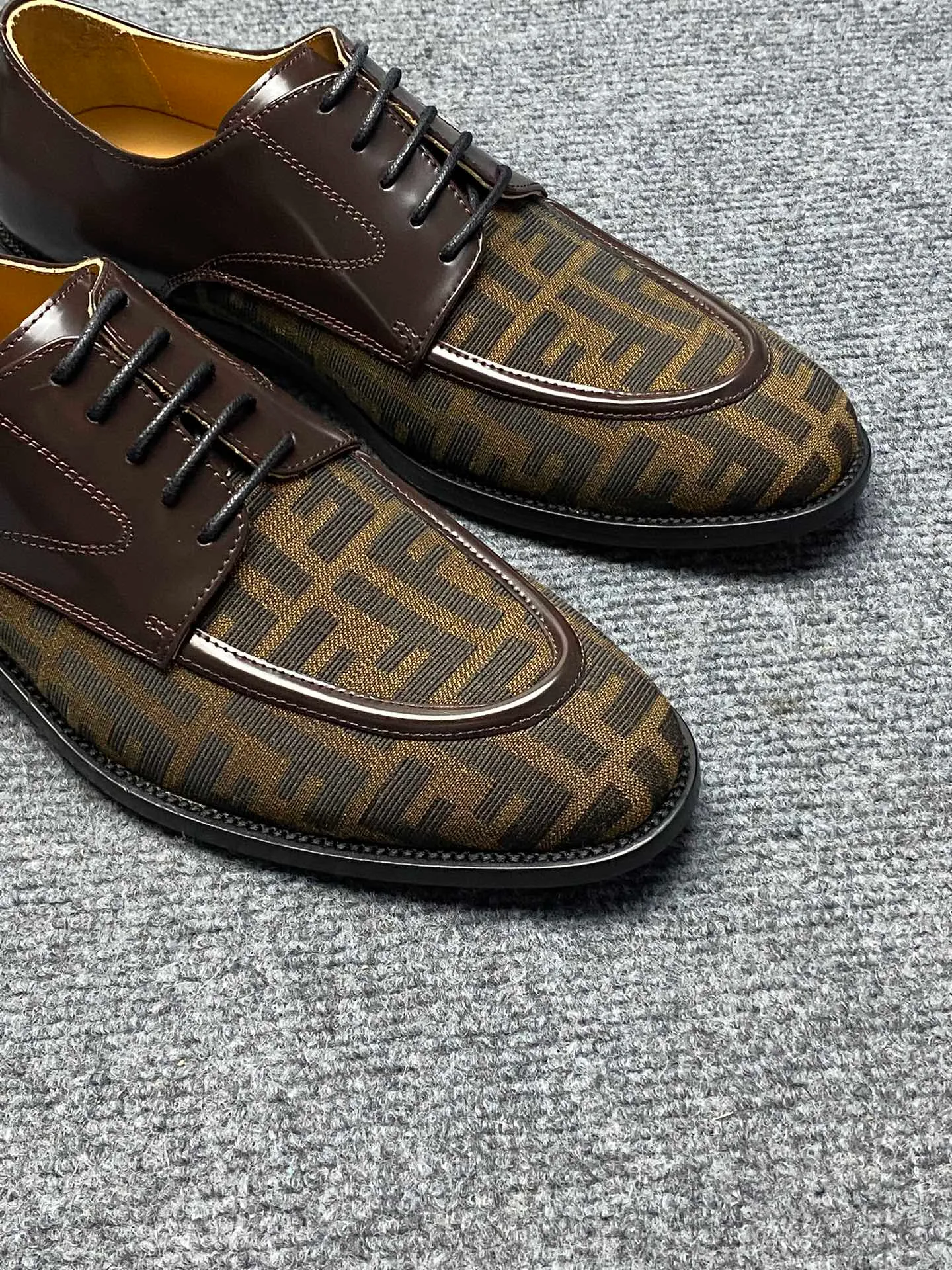 Factory price 960FENDI Fendi men's breathable and comfortable leather shoes. Original development. The leather outsole is made of leather. Counters copy one to one. Imported counter cowhide. Imported water dyes cattle. 38 to 44. (45.46. can be ordered. 47.